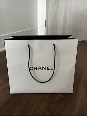 CHANEL White Shopping Bag with Black Rope Handles